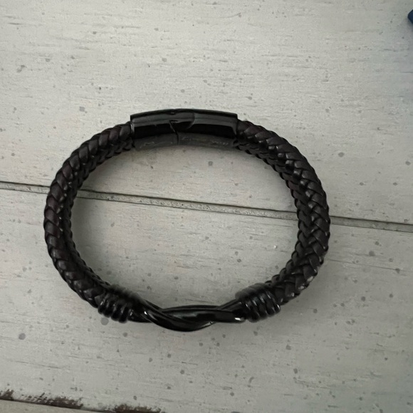 Final Mega Sale!  Forever Knot Bracelet—New in Box! - Picture 3 of 8